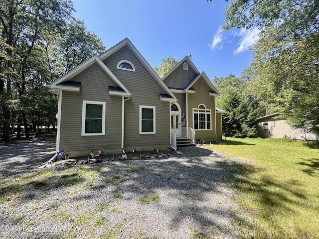 view of front of home featuring a front yard