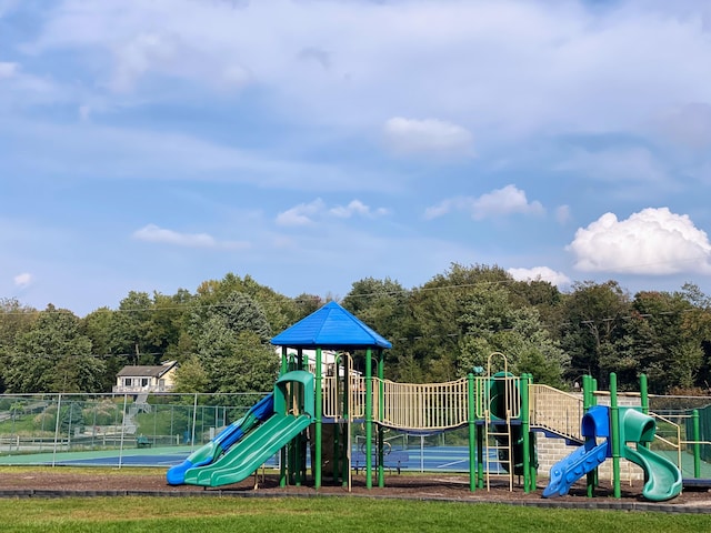 318 N Arrow Dr, Pocono Lake, PA 18347 - view of community playground
