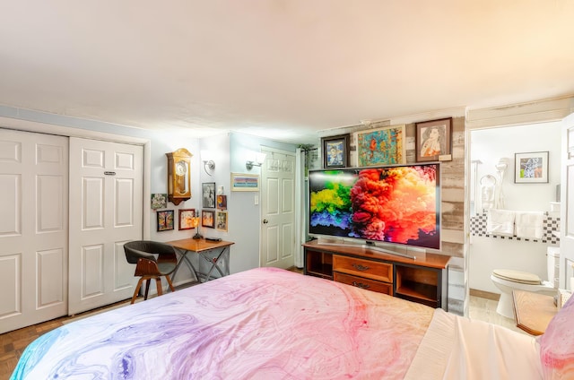 bedroom with a closet