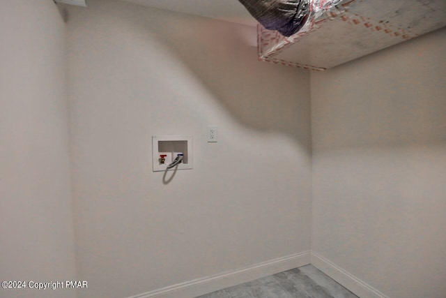 clothes washing area featuring laundry area, hookup for a washing machine, baseboards, and light wood finished floors