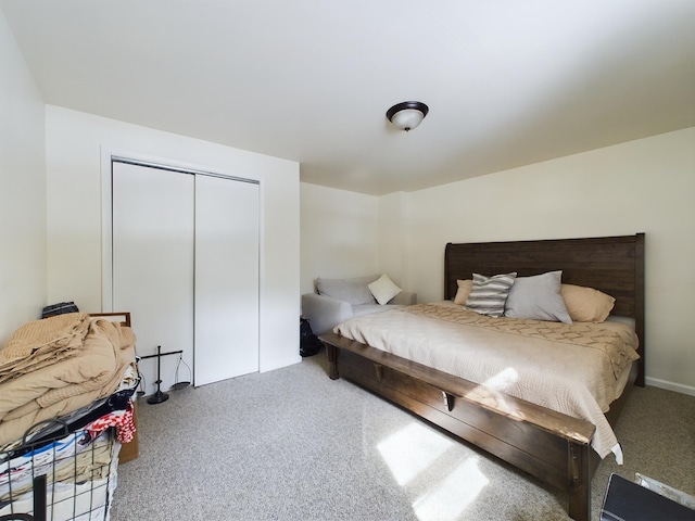 bedroom featuring carpet floors and a closet