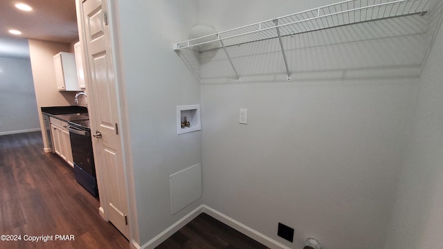 laundry area featuring hookup for a washing machine, dark wood-style flooring, laundry area, and baseboards