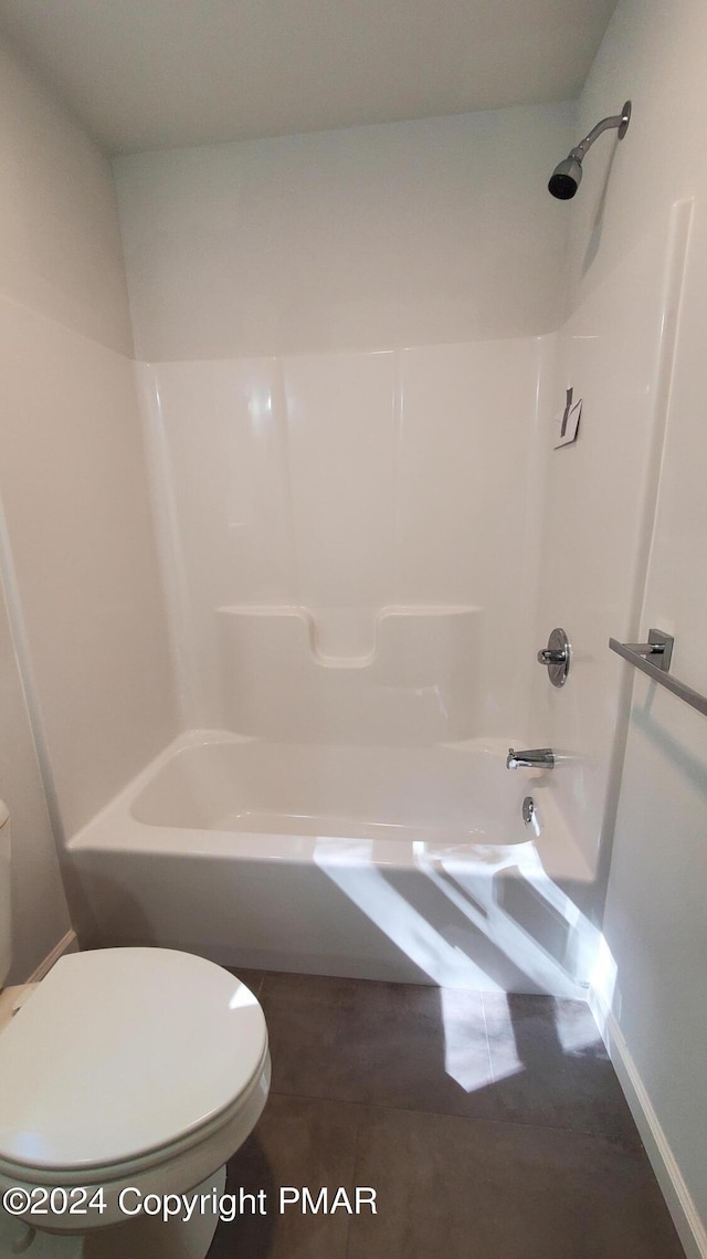 full bath featuring toilet and shower / bathtub combination