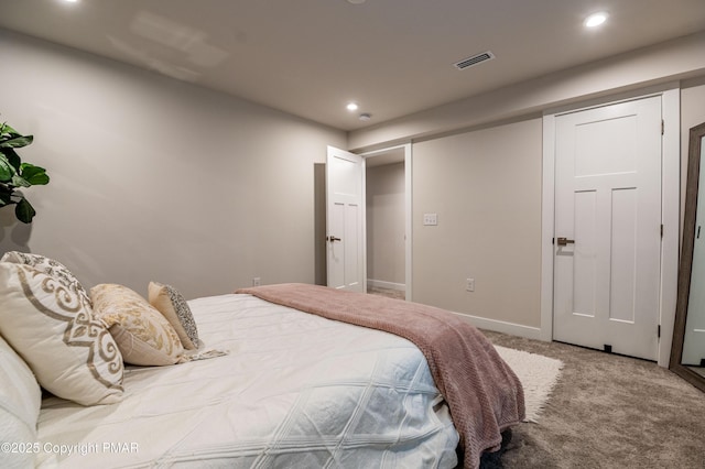 bedroom featuring carpet floors