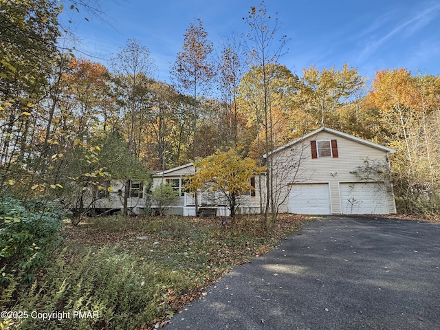 228 Victory Ln, Stroudsburg, PA 18360 - view of front of property featuring asphalt driveway