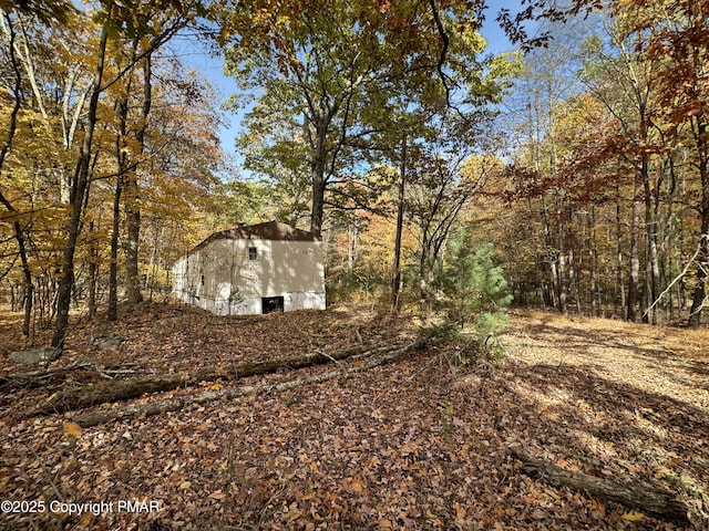 228 Victory Ln, Stroudsburg, PA 18360 - view of yard with a forest view