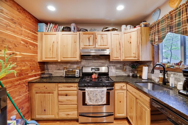 235 Scenic Dr, East Stroudsburg, PA 18302 - kitchen featuring stainless steel range with gas cooktop, under cabinet range hood, a sink, dishwasher, and light brown cabinetry