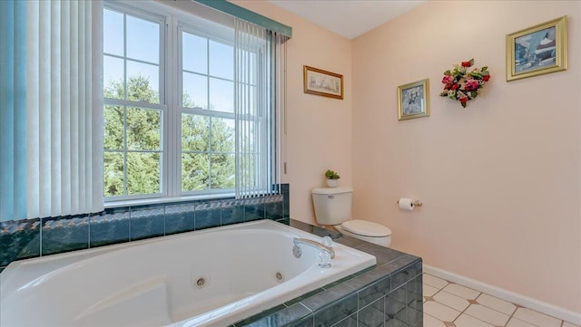 full bath featuring toilet, baseboards, and a whirlpool tub