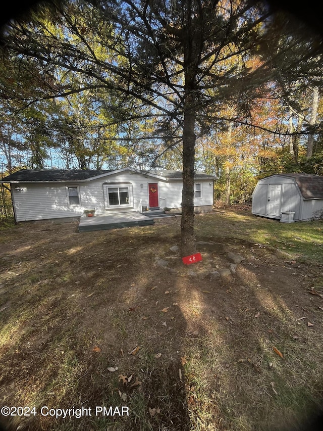 view of front of property with an outbuilding and a storage unit