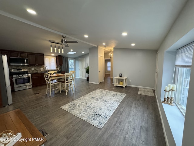 dining room featuring ceiling fan, dark wood-style flooring, recessed lighting, and baseboards