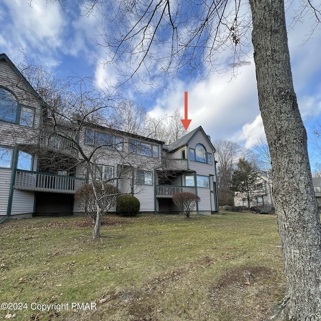 rear view of house featuring a lawn