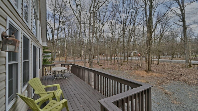 deck with outdoor dining space