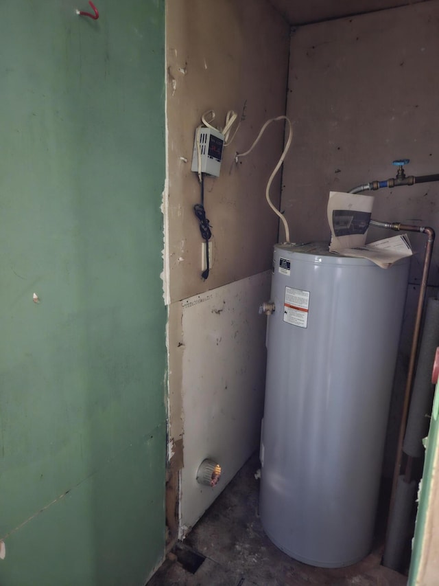 1405 Donalds Rd, Effort, PA 18330 - utility room with water heater
