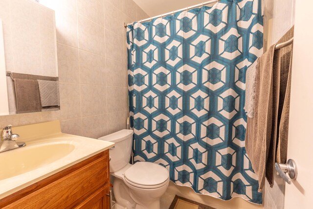 88 Wild Turkey Cir, Lake Ariel, PA 18436 - full bathroom with tile walls, vanity, and curtained shower