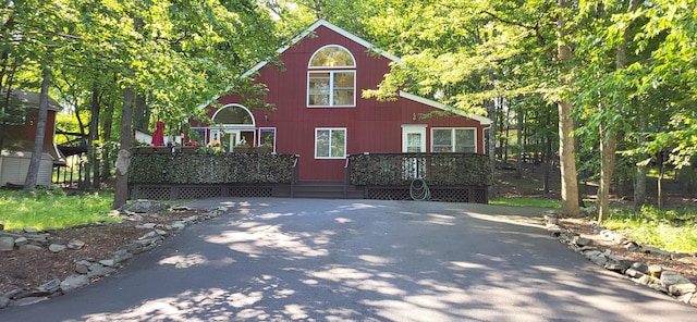 210 Dover Dr, Bushkill, PA 18324 - view of rustic home