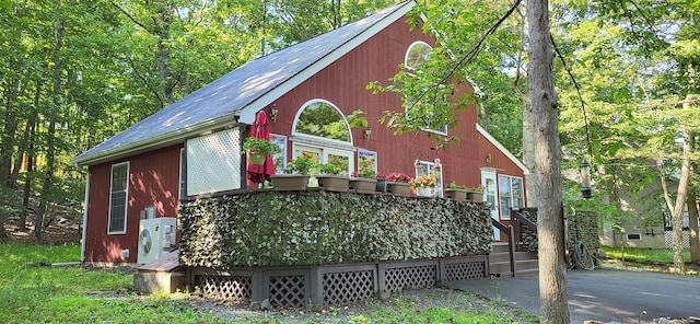 210 Dover Dr, Bushkill, PA 18324 - view of side of home featuring an ac unit