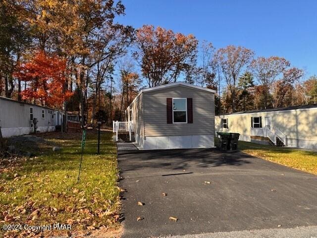 view of outbuilding with driveway