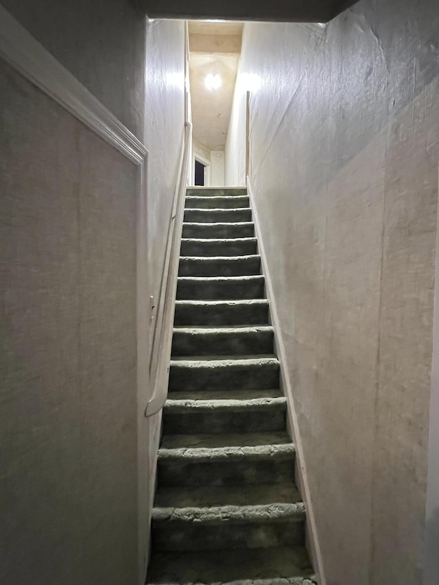 233 W Broad St, Tamaqua, PA 18252 - view of staircase