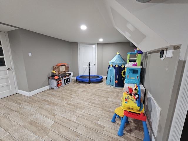 recreation room with visible vents, recessed lighting, baseboards, and wood finished floors