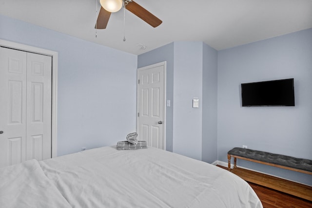 2255 Whippoorwill Dr, Tobyhanna, PA 18466 - bedroom with a closet, ceiling fan, wood finished floors, and baseboards