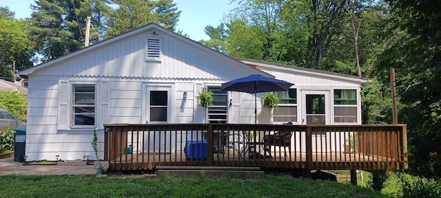 618 Mccabe Ln, Saylorsburg, PA 18353 - back of house featuring a deck