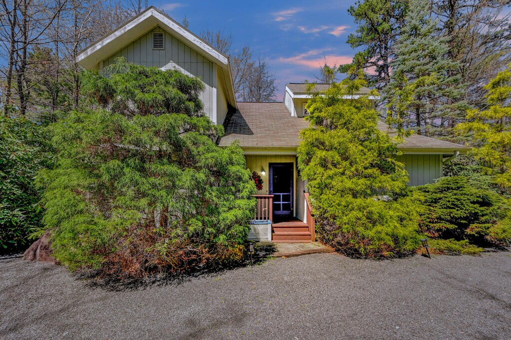 264 Tanglewood Dr, Pocono Pines, PA 18350 - photo 1