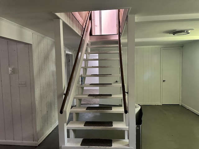 4932 Pine Ridge Dr W, Bushkill, PA 18324 - view of stairs