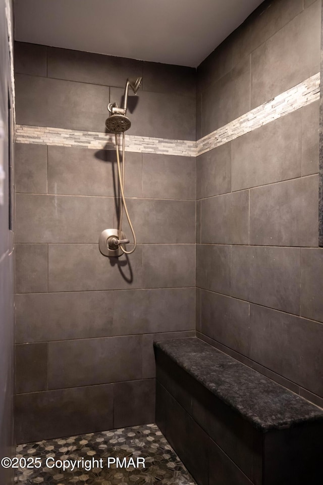 bathroom featuring a tile shower