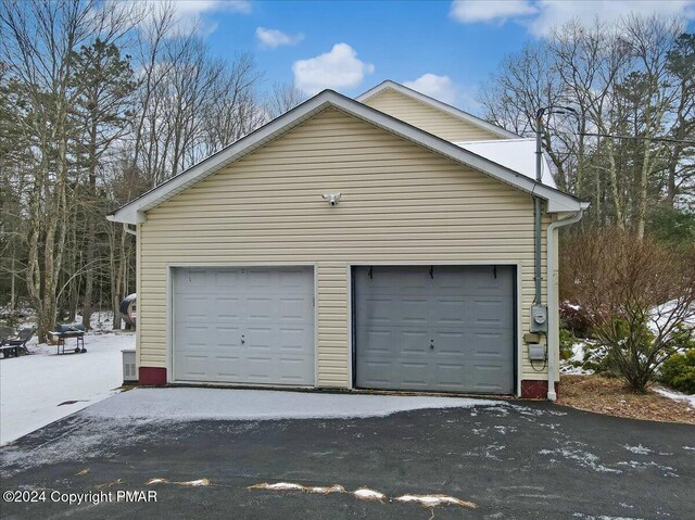 6322 Laurel Rd, Pocono Summit, PA 18346 - view of detached garage