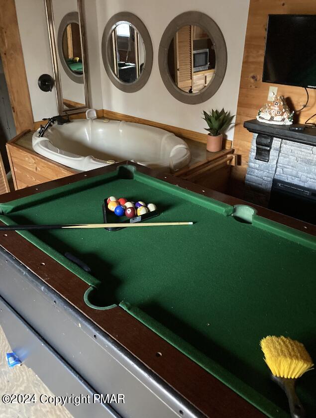 rec room featuring pool table