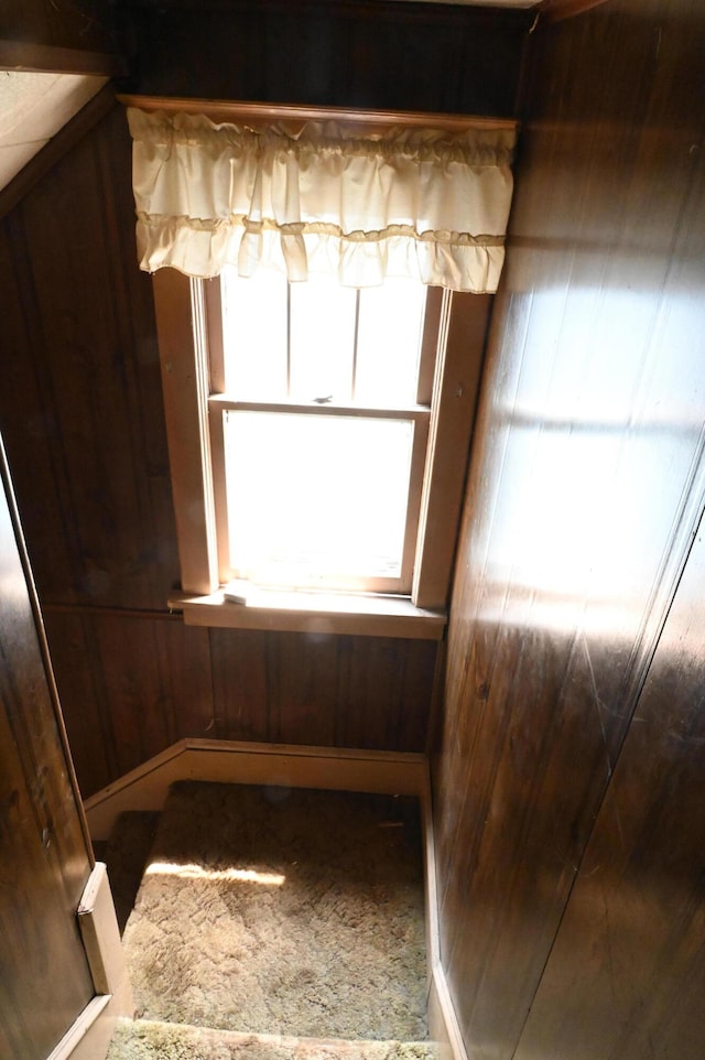 595 N Courtland St, East Stroudsburg, PA 18301 - detailed view of wooden walls