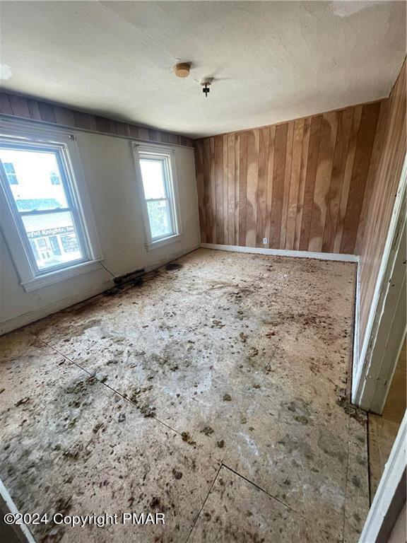 spare room with a textured ceiling