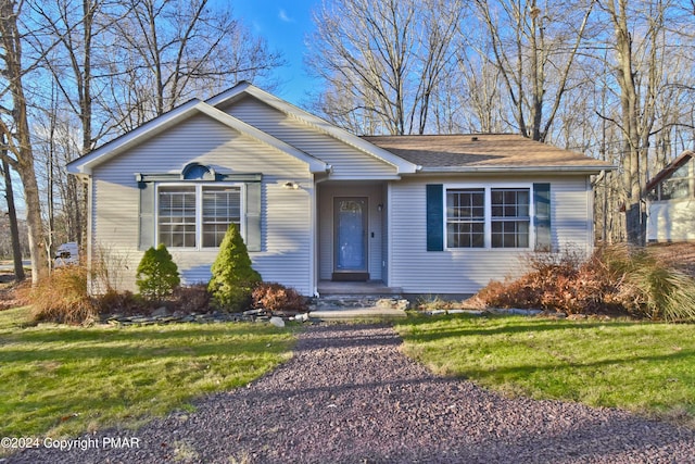 view of front of home with a front lawn