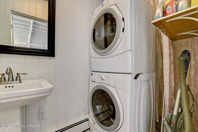 188 Olde Schoolhouse Rd, Cresco, PA 18326 - clothes washing area featuring laundry area and stacked washer / drying machine
