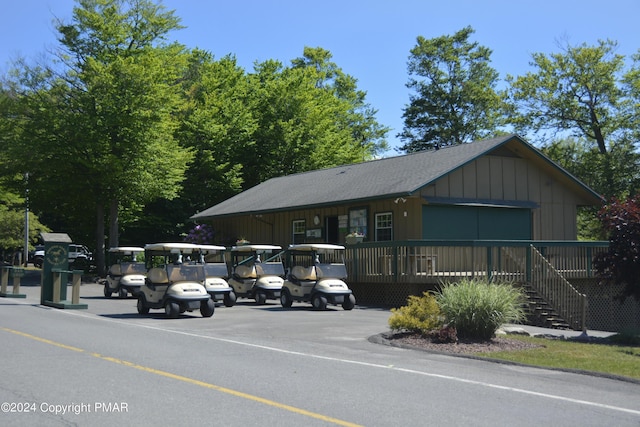 view of front of house featuring uncovered parking