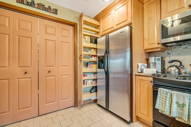 176 Manchester Dr, Bushkill, PA 18324 - kitchen featuring stainless steel appliances, decorative backsplash, light brown cabinetry, light tile patterned floors, and light stone countertops