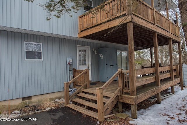 doorway to property with crawl space