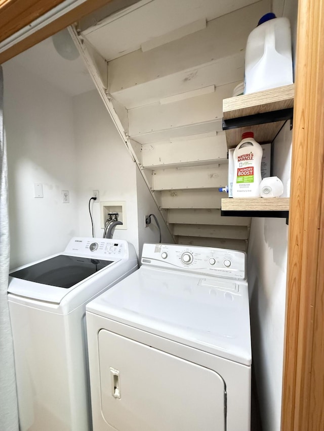 6414 Decker Rd, Bushkill, PA 18324 - laundry room featuring washer and clothes dryer