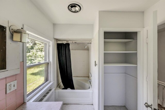1198 W Main St, Stroudsburg, PA 18360 - full bathroom featuring shower / tub combo