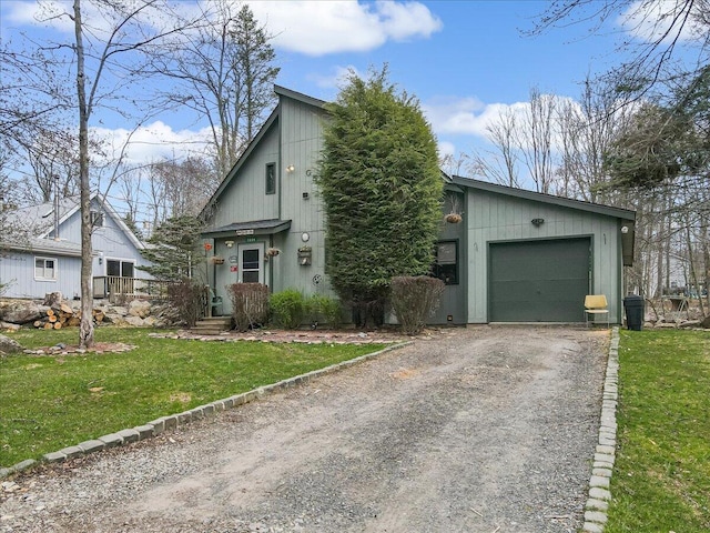 7924 Sleepy Hollow Dr, Tobyhanna, PA 18466 - view of front of house featuring a garage, dirt driveway, and a front lawn
