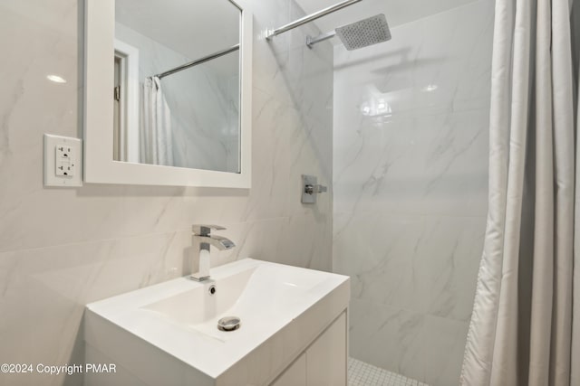 full bath featuring tasteful backsplash, a shower with curtain, vanity, and tile walls