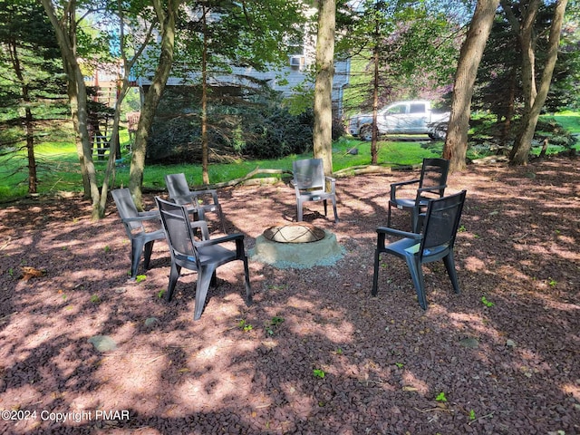 view of yard featuring a fire pit