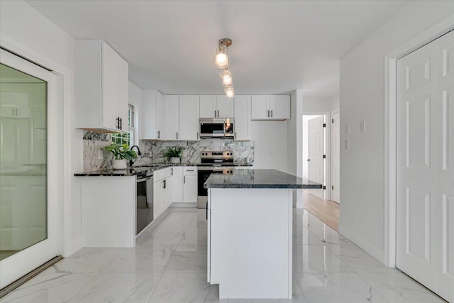 113 Dennis Ct, East Stroudsburg, PA 18301 - kitchen featuring appliances with stainless steel finishes, backsplash, a kitchen island, and white cabinets
