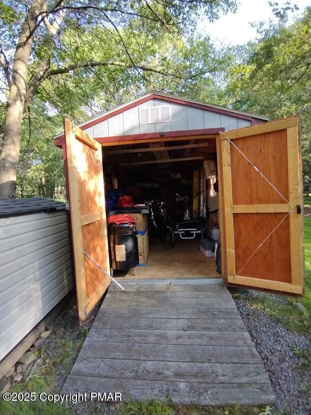 view of outbuilding