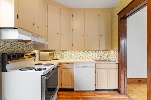 100 Mahoning Dr E, Lehighton, PA 18235 - kitchen with white appliances, under cabinet range hood, light wood-style floors, light countertops, and tasteful backsplash
