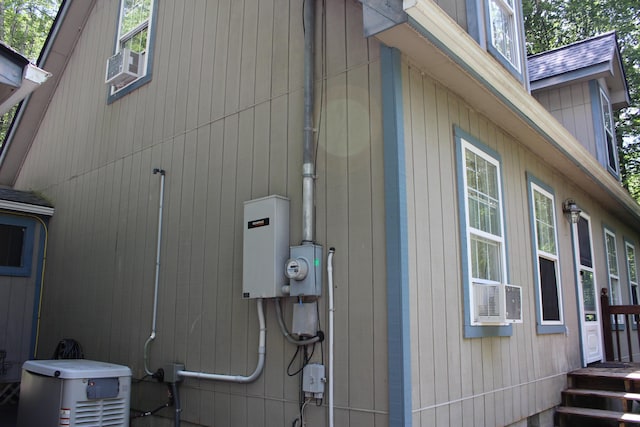 5147 Arrowhead Ln, East Stroudsburg, PA 18302 - view of side of home with cooling unit