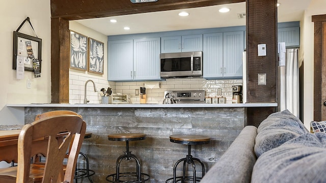 kitchen with visible vents, recessed lighting, a sink, stainless steel appliances, and backsplash