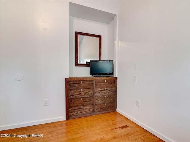 1109 Cedar Knoll Way, Pocono Pines, PA 18350 - bedroom with baseboards and light wood finished floors
