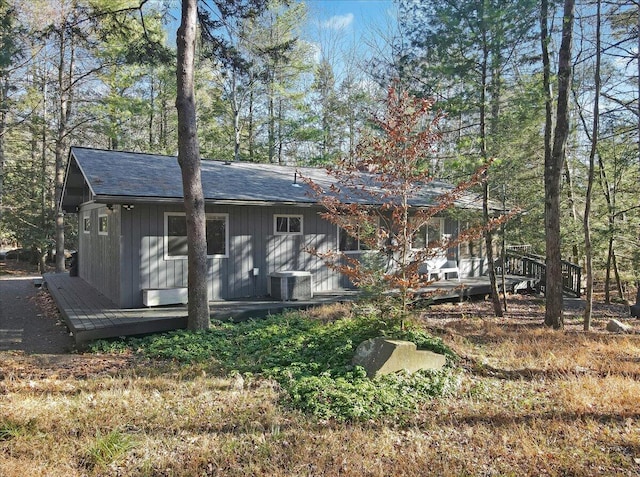 1109 Cedar Knoll Way, Pocono Pines, PA 18350 - rear view of property with a deck