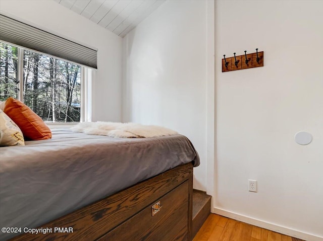 1109 Cedar Knoll Way, Pocono Pines, PA 18350 - bedroom with light wood-style floors and baseboards